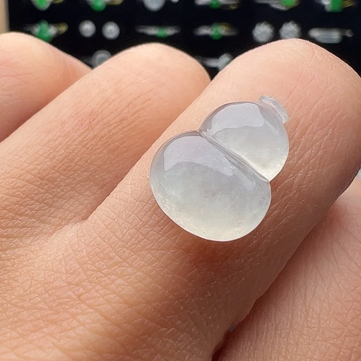 翡翠未镶嵌颈饰葫芦