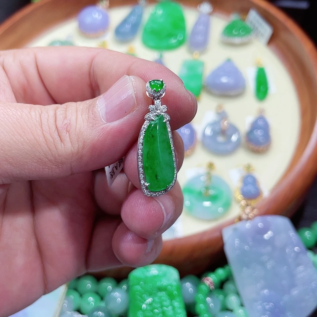 翡翠吊坠(不含链)18K金镶嵌