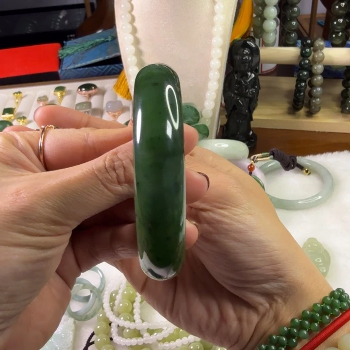 和田玉（糖玉）未镶嵌手镯