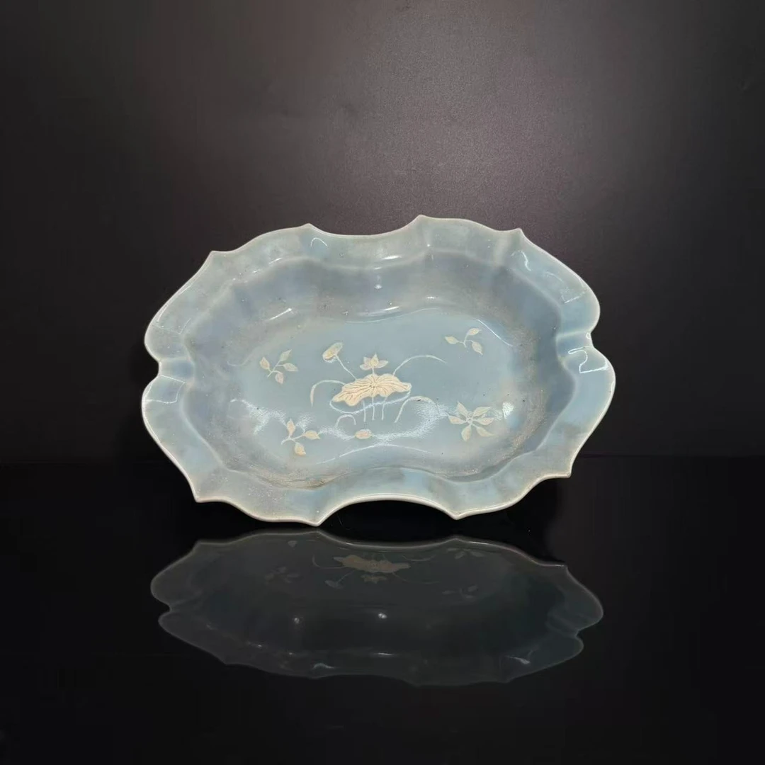 Lot16-清代天青釉荷花水仙盆 长26cm-YC11120022001051