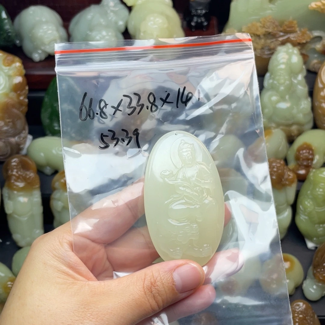 如***水和田玉未镶嵌颈饰