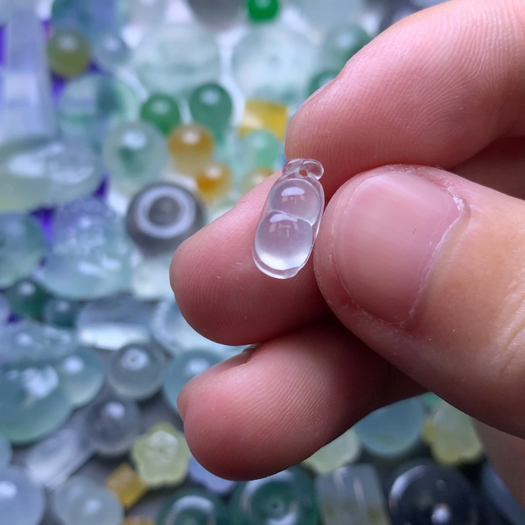 定制翡翠未镶嵌挂件