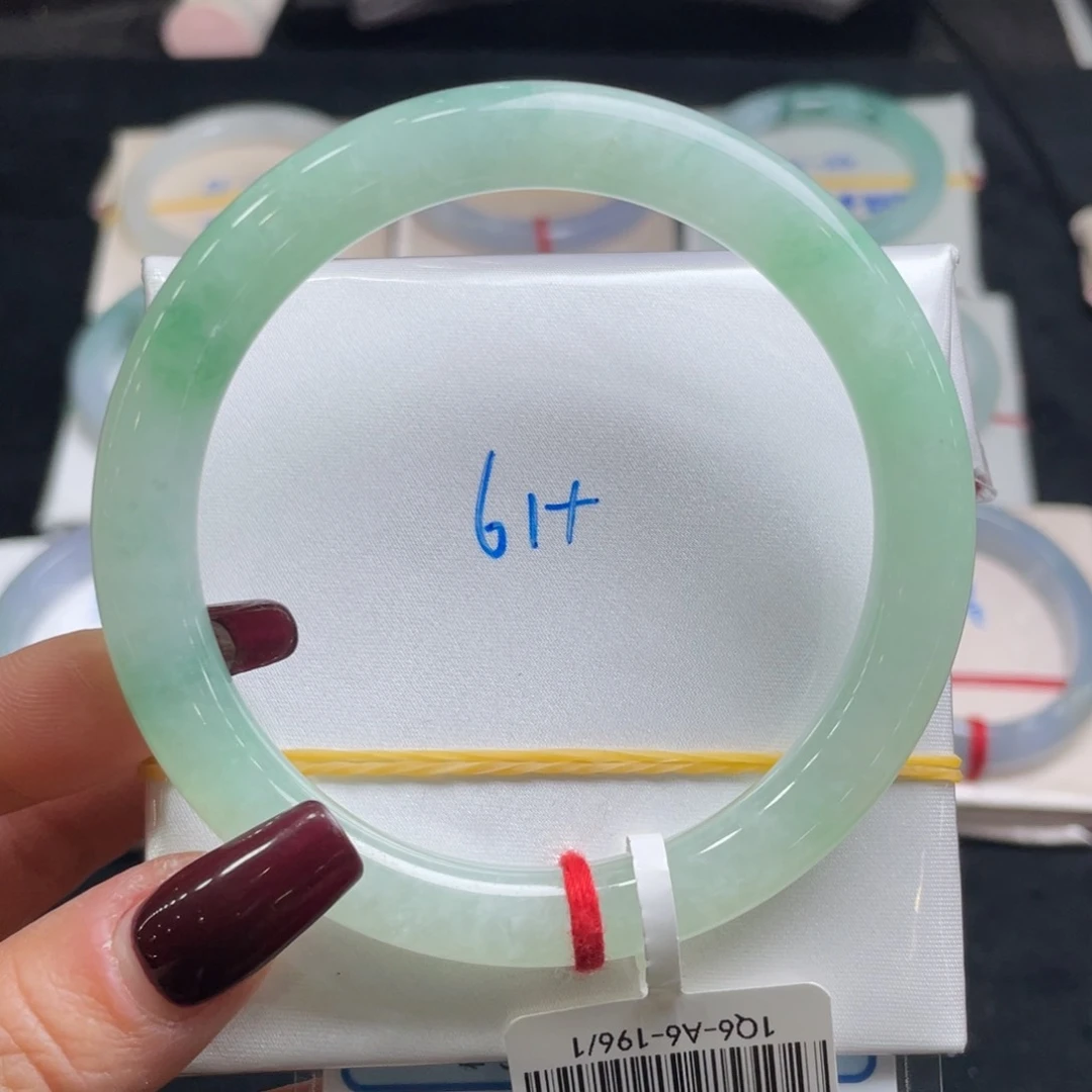 翡翠手镯未镶嵌翡翠手镯