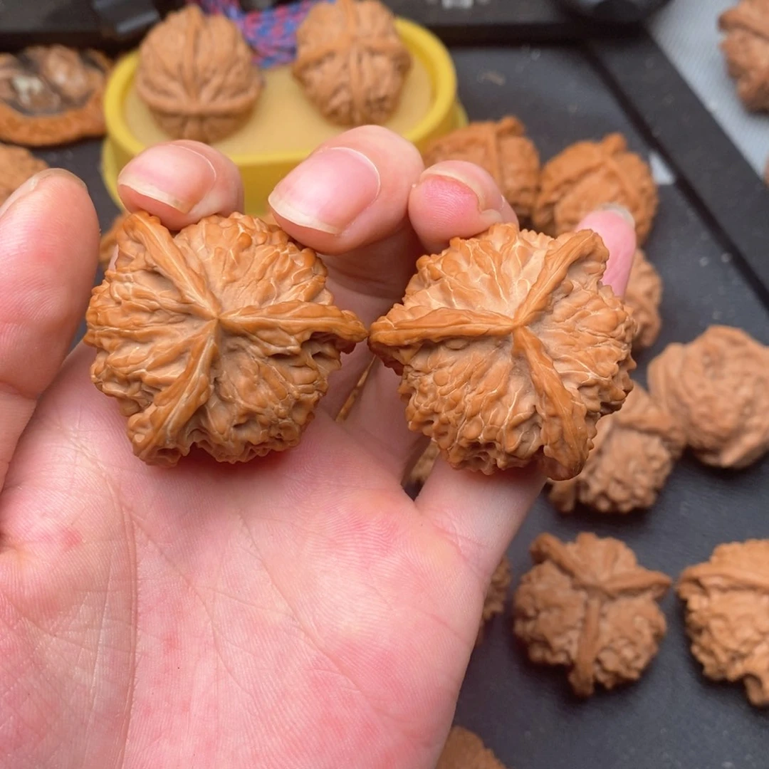 文玩核桃吊坠与**棠41球奔