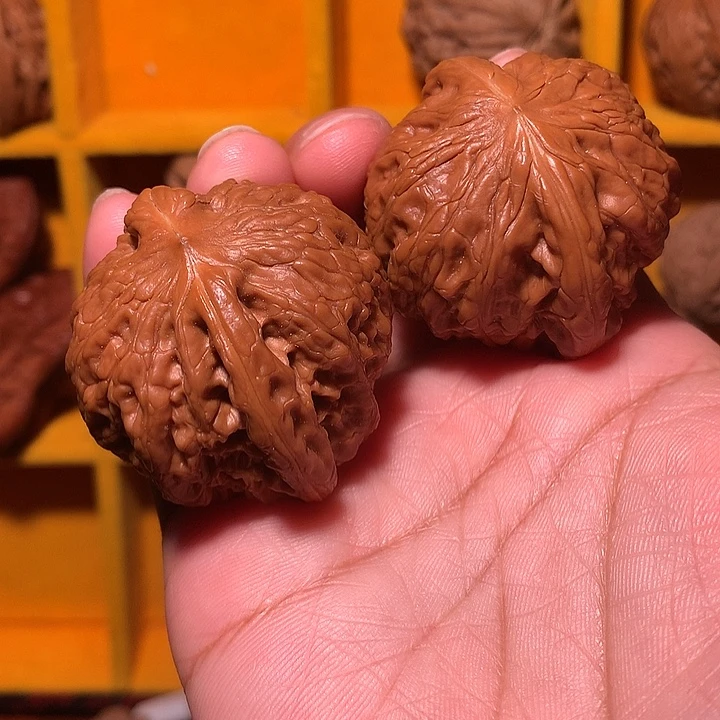 辉****吊坠文玩核桃铁锤妹妹核桃