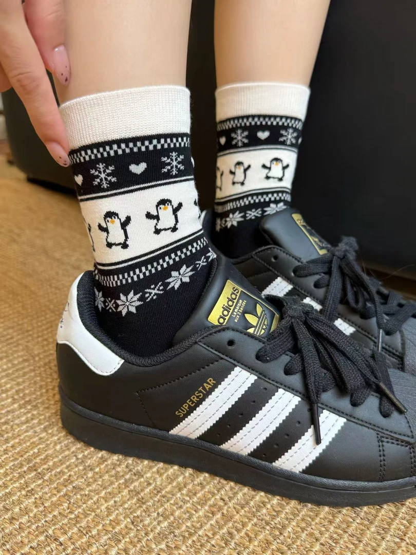 初秋新品袜子女复古费尔岛卡通中筒袜可爱小狗企鹅花边拼色棉袜子