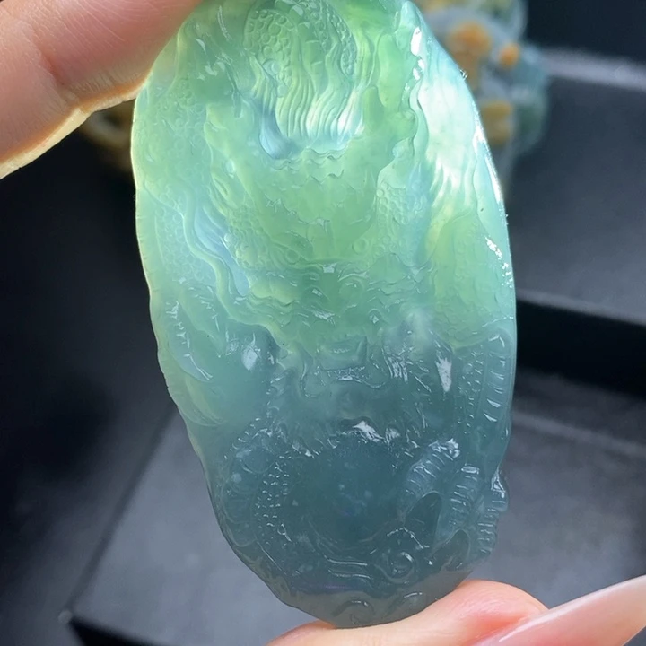 定制翡翠未镶嵌龙牌