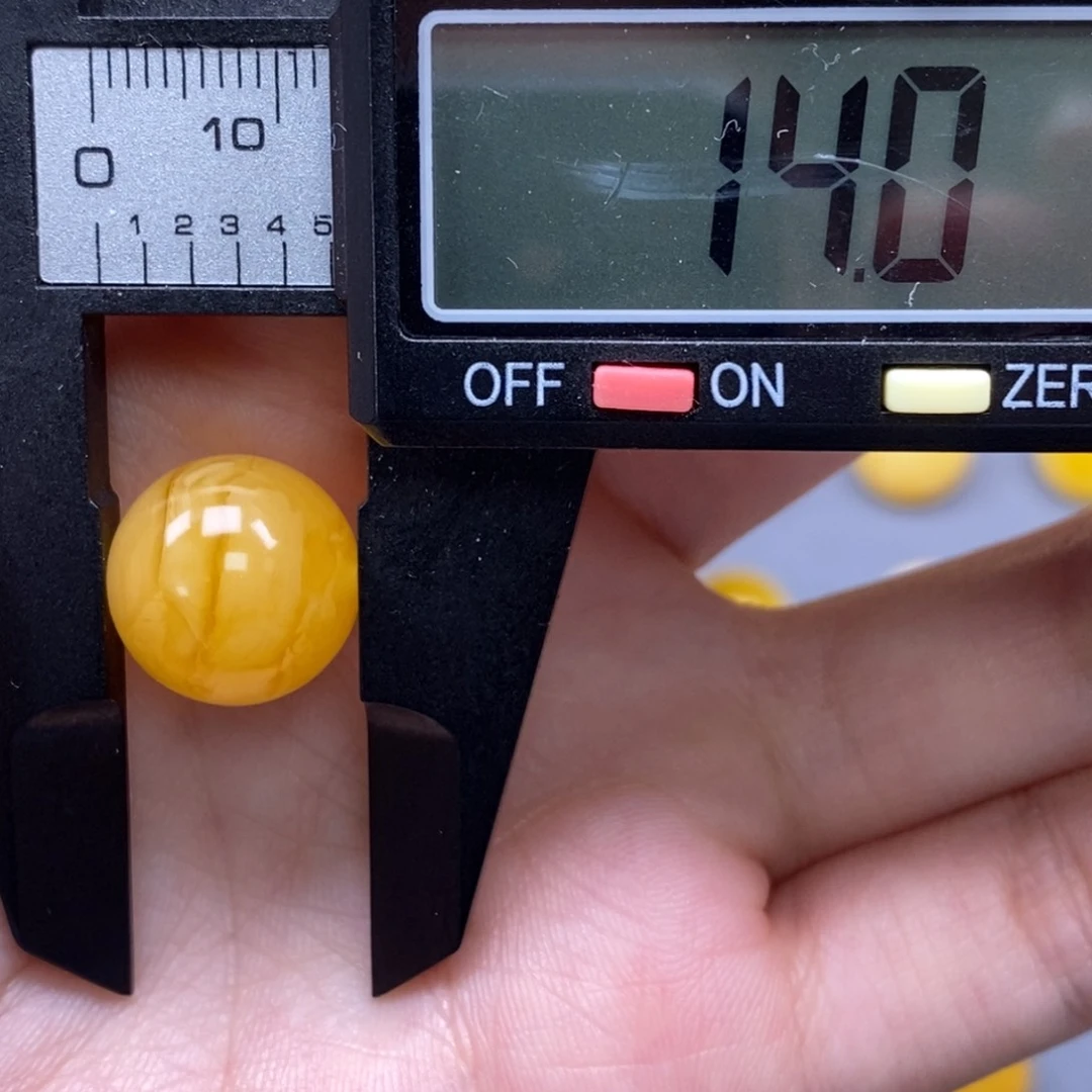 未镶嵌琥珀裸石纯天然