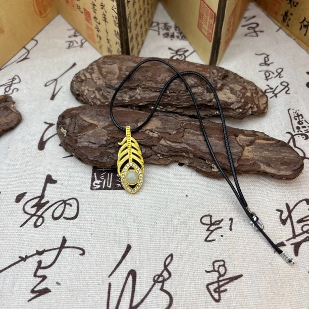 天然和田玉金枝玉叶吊坠