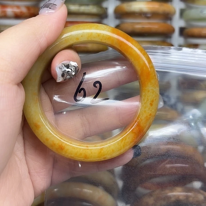 女***神蛇纹石玉未镶嵌手镯（圆镯）