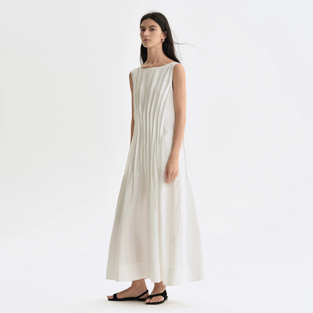 白弓BAIGONG/2025新款汉麻极简松弛感无袖压褶连衣裙53937X