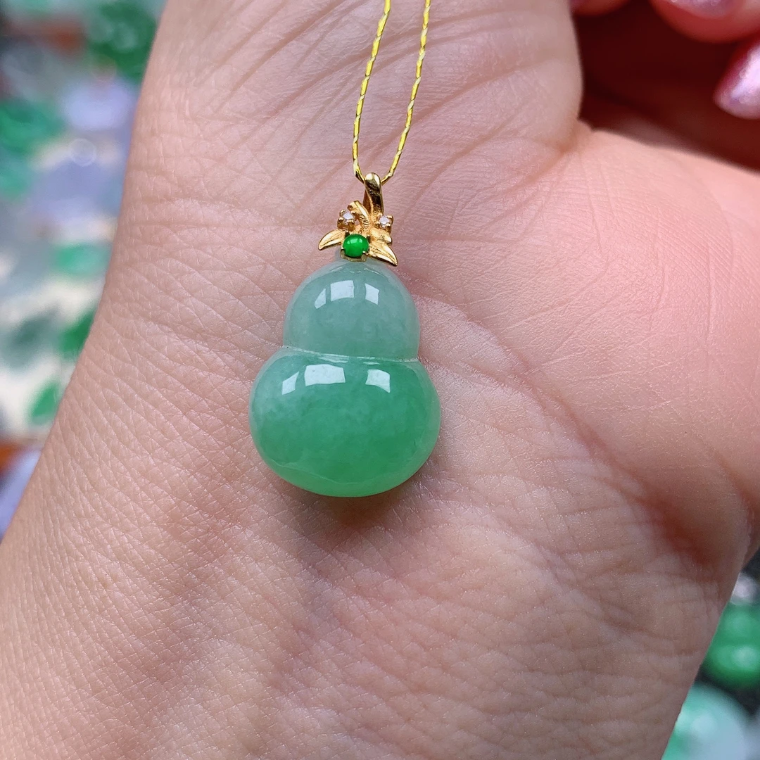 缅甸天然A货翡翠，飘绿葫芦，编号230/1027尺寸18-12:6-6.3