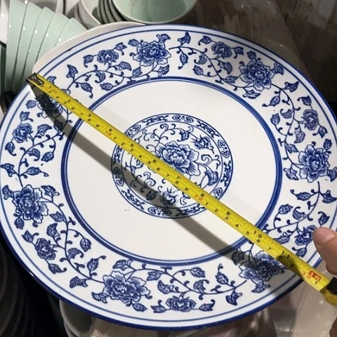 微瑕，不能明火，口径30高度2青花一个