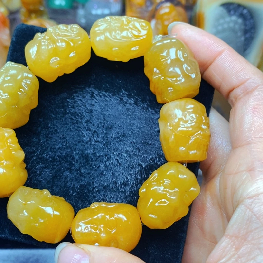 未镶嵌石英质玉（黄龙玉）颈饰