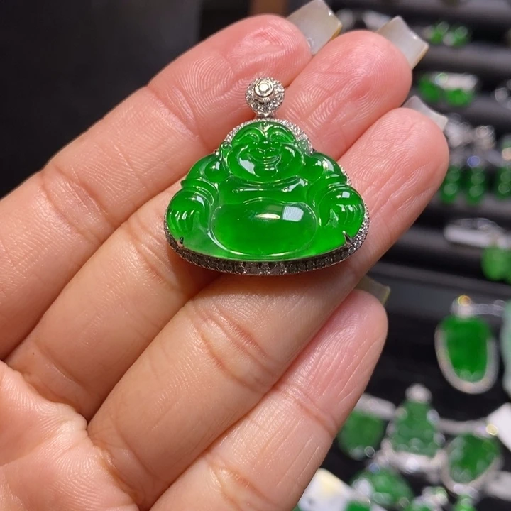 翡翠颈饰18K金镶嵌佛公吊坠