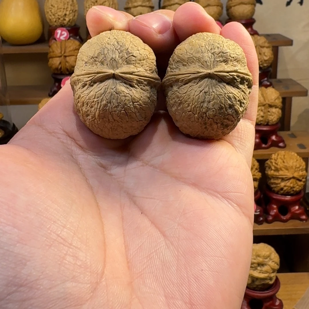 铁核桃把件密纹蛇皮球40尺
