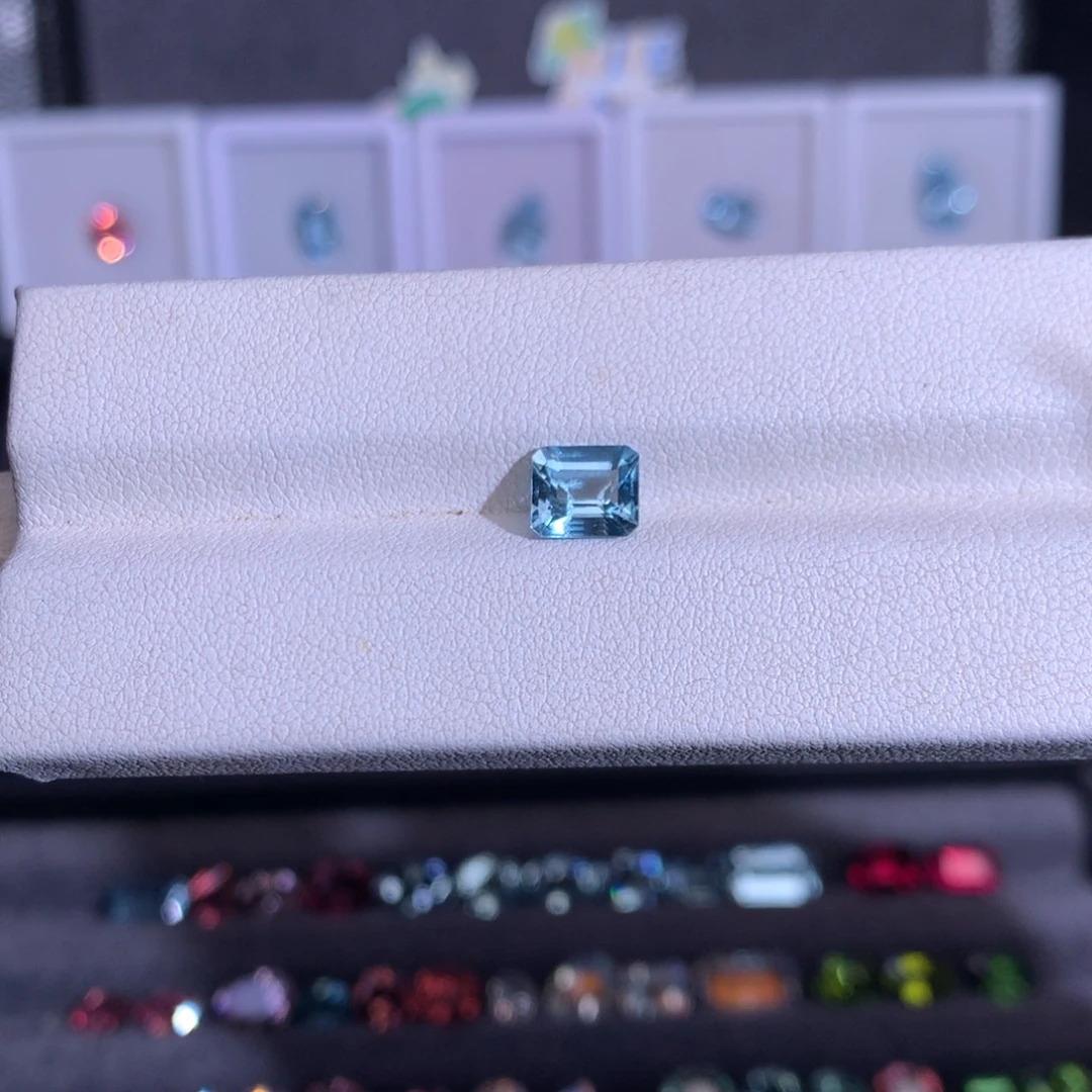 未镶嵌笔搁海蓝宝石1.215ct