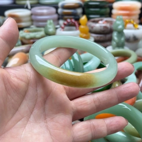 明***好未镶嵌手镯石英质玉