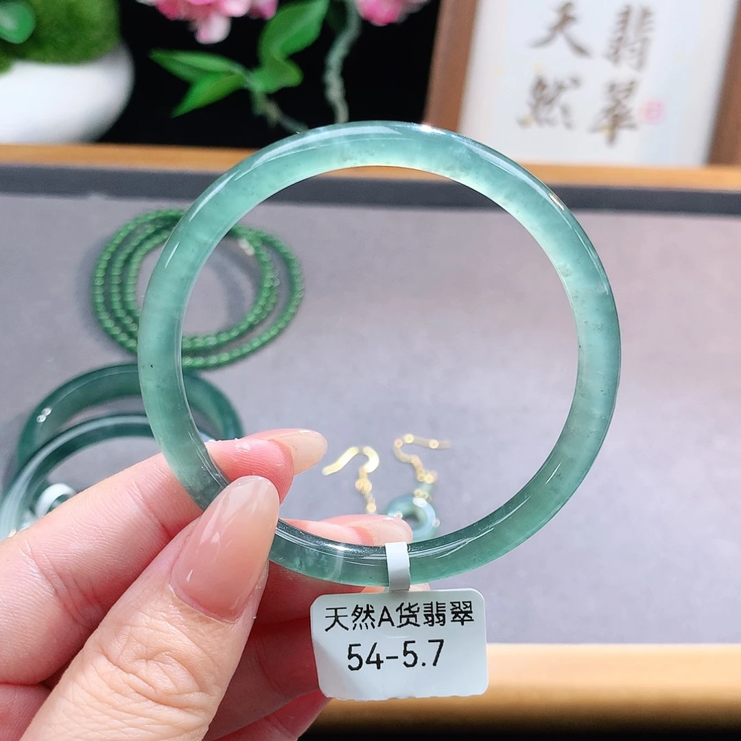 未镶嵌手镯（圆镯）翡翠