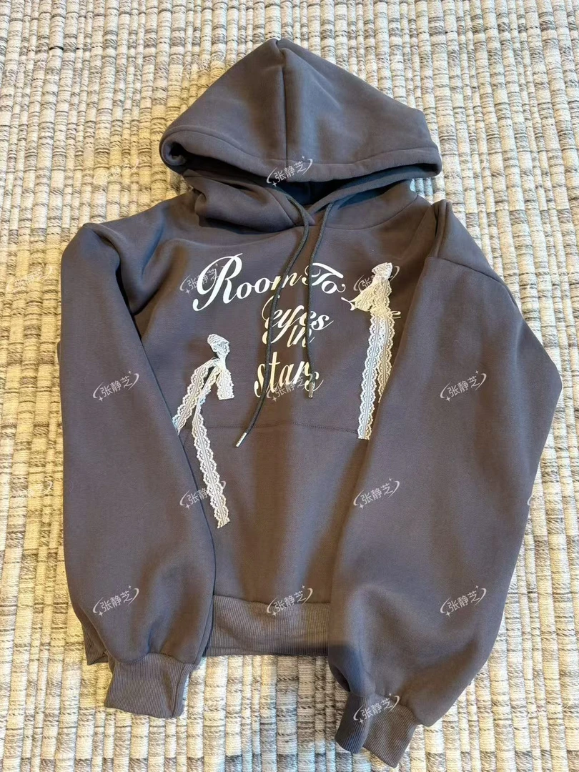 【张静芝】蕾丝蝴蝶结字母印花连帽加绒卫衣