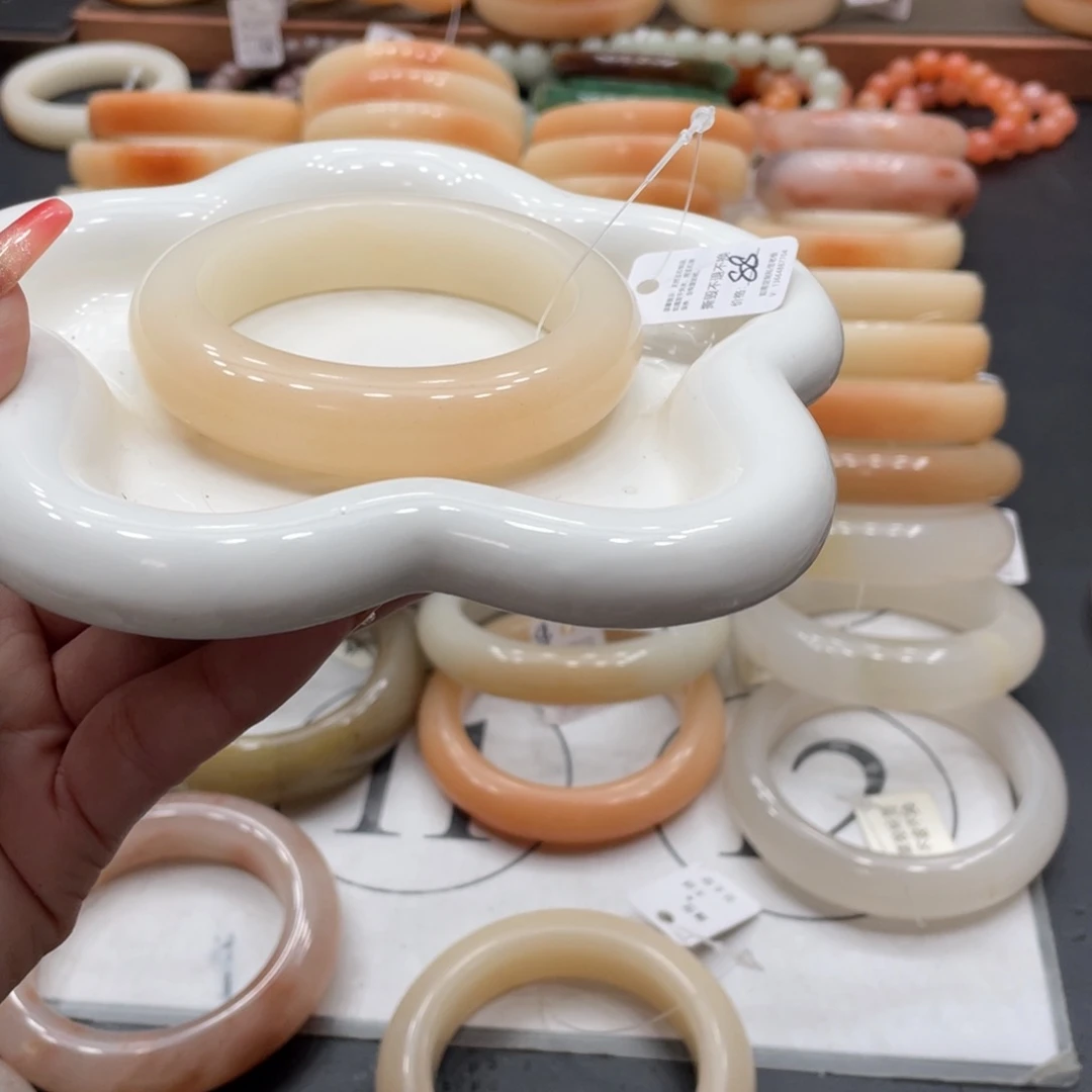 石英质玉未镶嵌手镯历****过