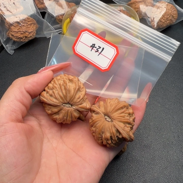 颜***生文玩核桃把件磨盘