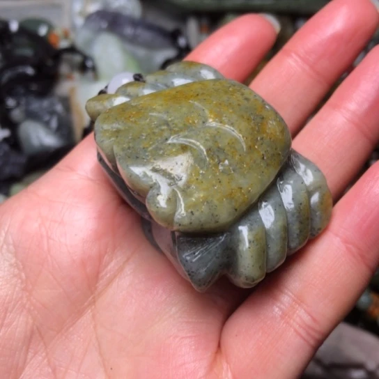 和田玉未镶嵌把件