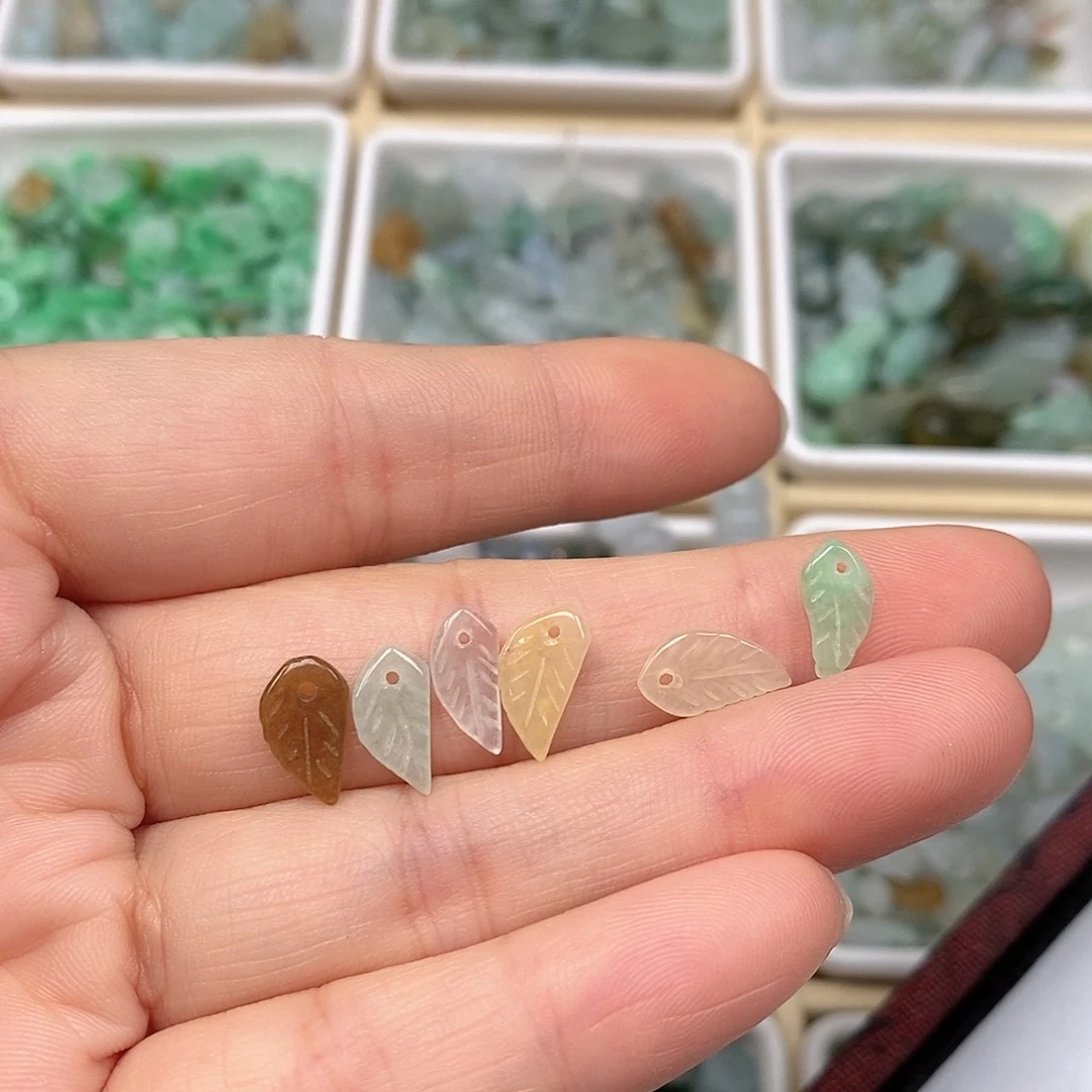 安***贝翡翠未镶嵌挂件随机