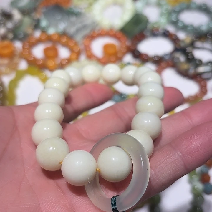 蛇纹石玉未镶嵌手持