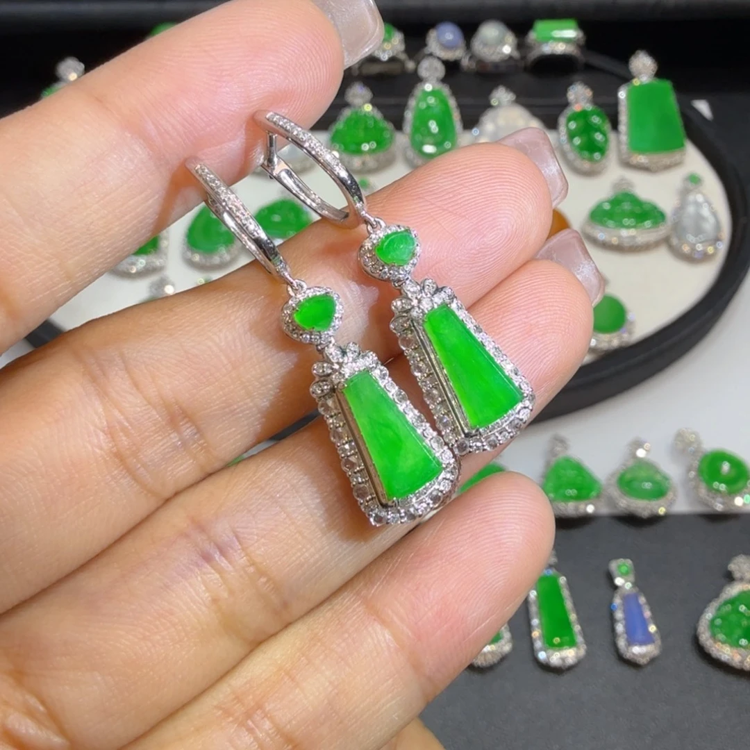 18K金镶嵌翡翠耳饰收到货48小时鉴赏期