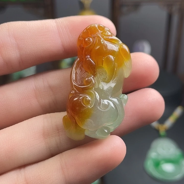 翡翠未镶嵌吊坠(赠链)