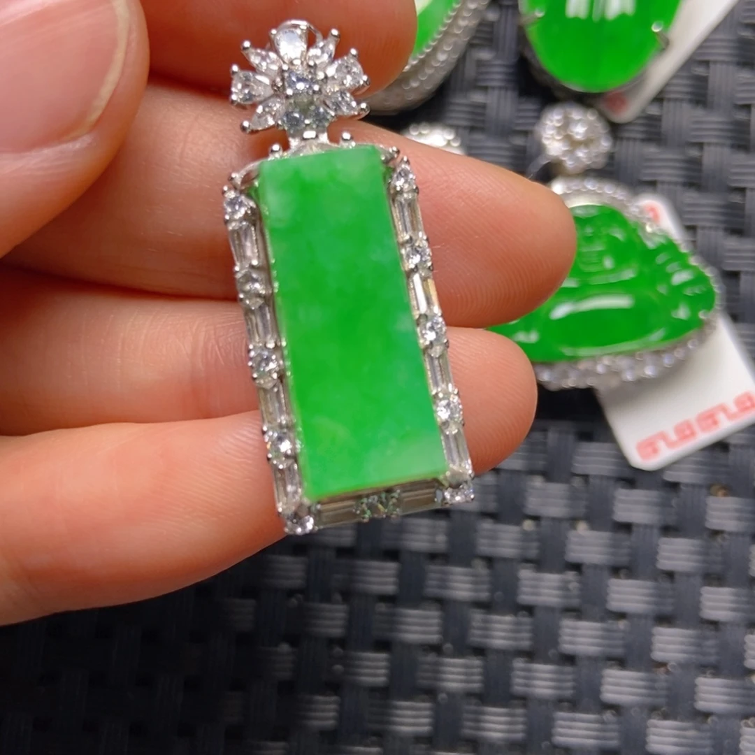 翡翠银S925镶嵌颈饰无事吊坠