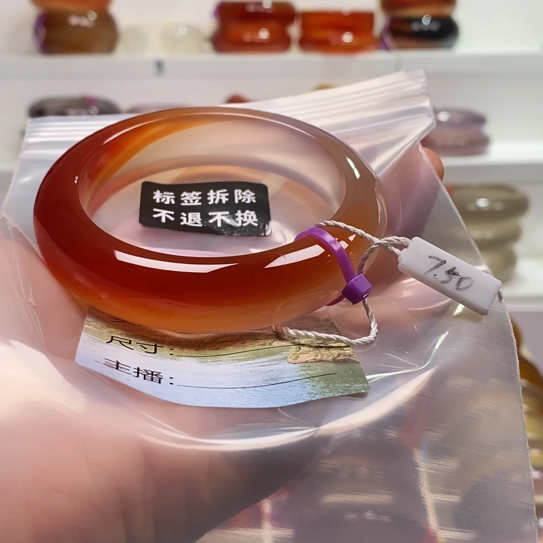 秋***块玛瑙/玉髓未镶嵌手镯天然纹雾
