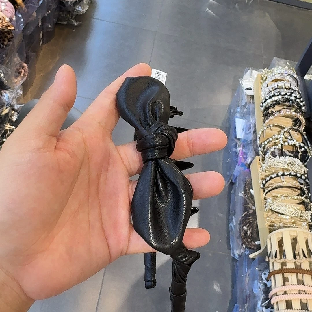 非金属黑色蝴蝶结齿梳