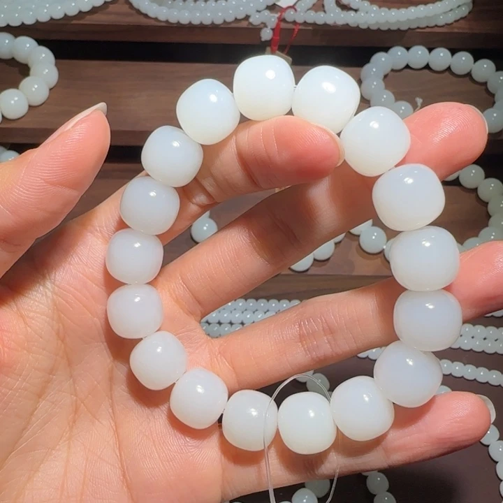 轻***扬和田玉（糖玉）未镶嵌手链