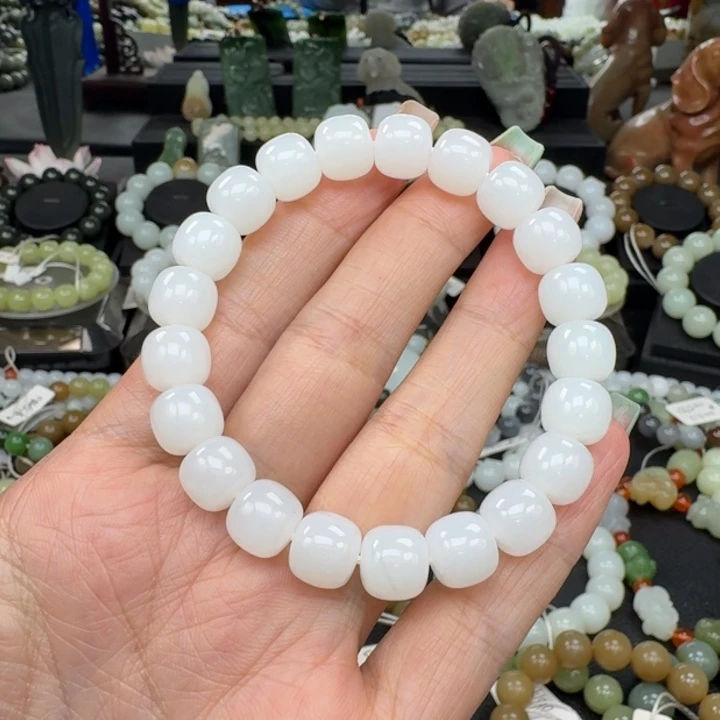 陈***和田玉未镶嵌手链