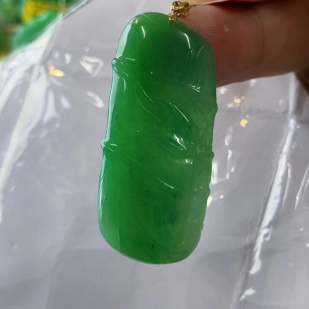 翡翠未镶嵌颈饰挂件