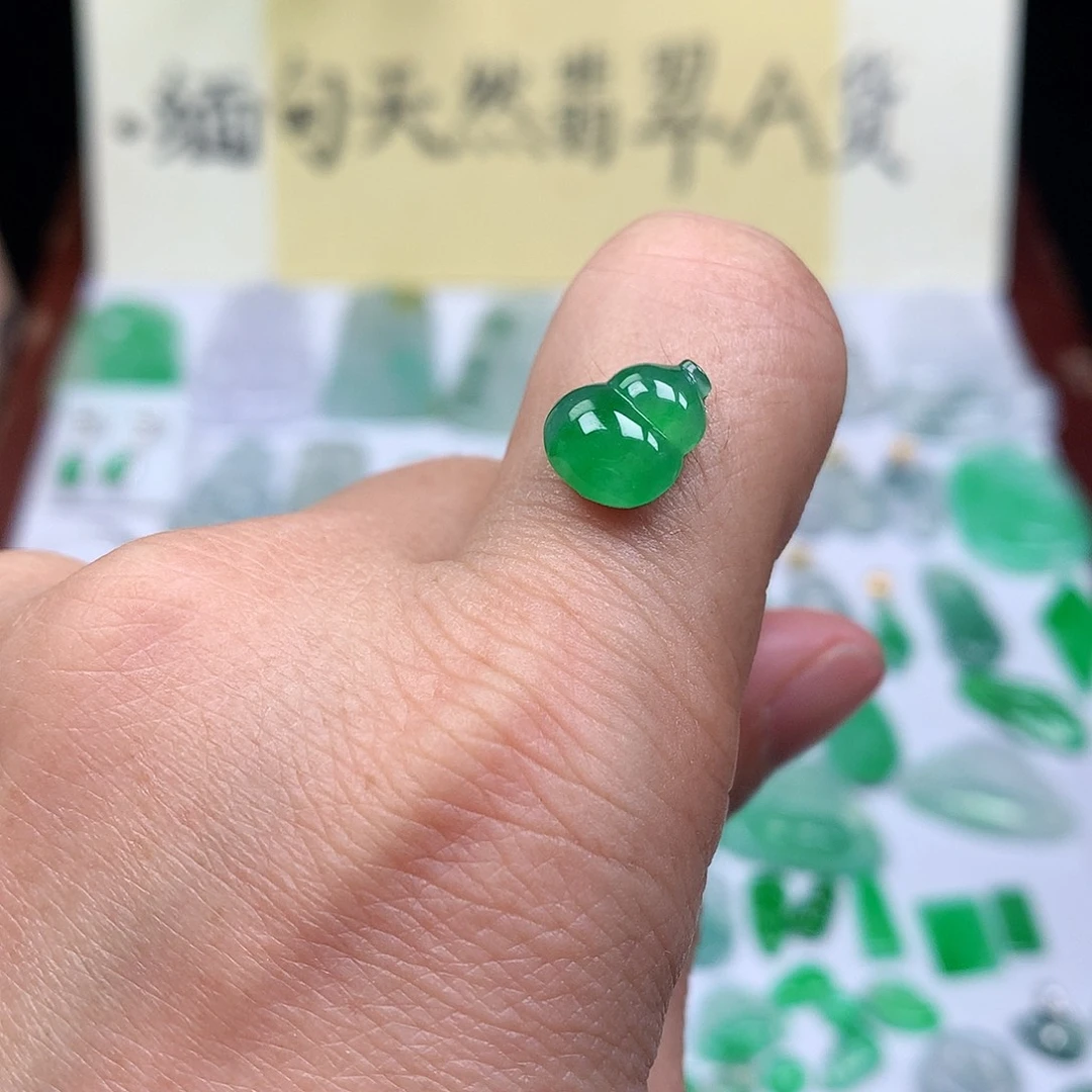 翡翠裸石缅甸天然A货翡翠阳绿葫芦
