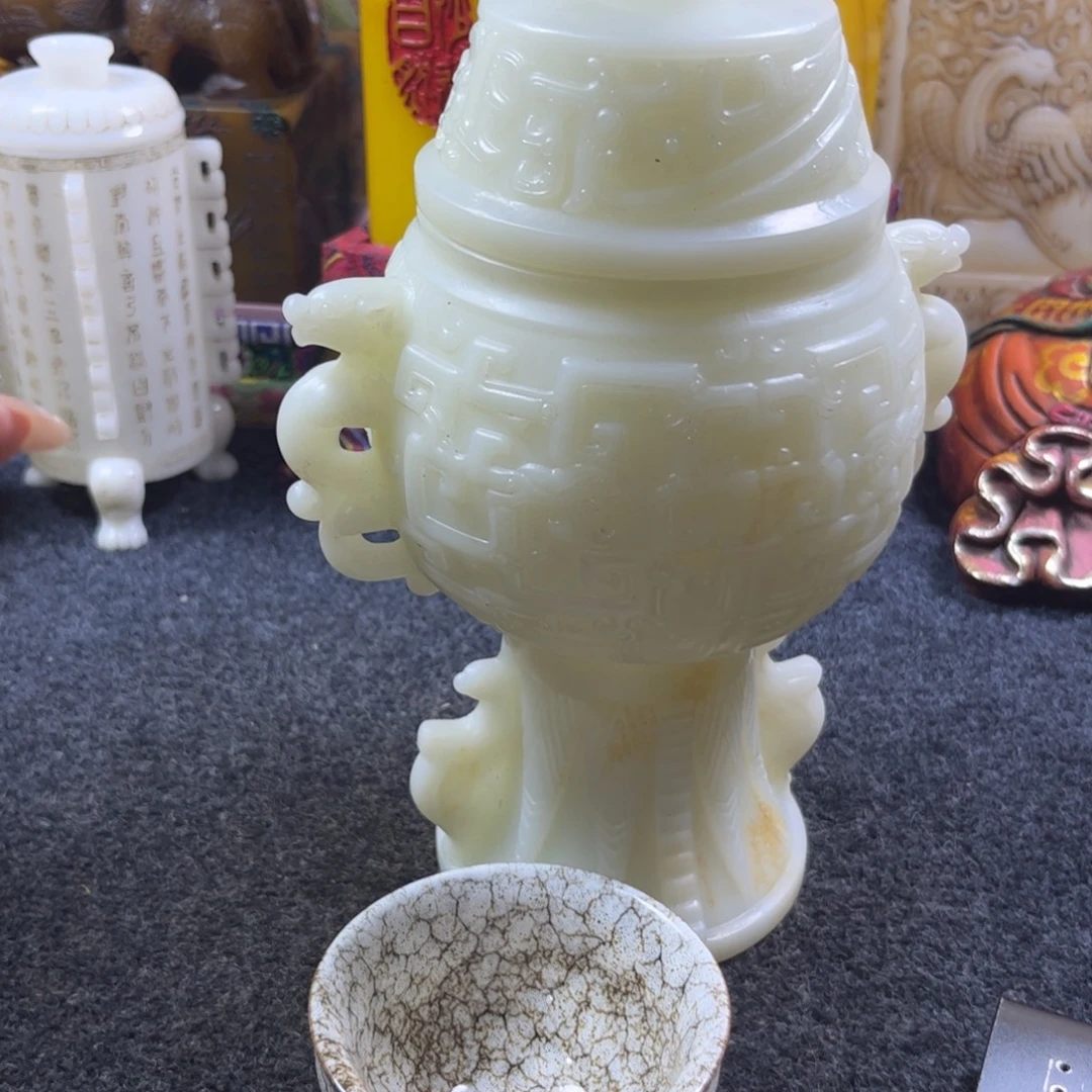 腾***务精美手工制作瓷瓶