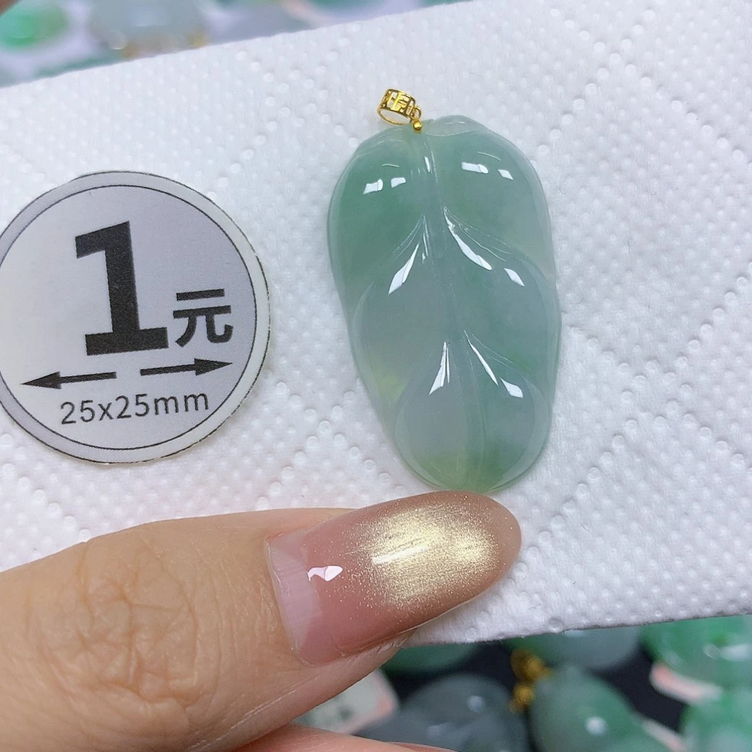 颈饰18K金镶嵌翡翠挂件