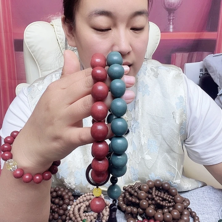 祺***咪泥塑红麝1.8手持、蓝药师1.8手持