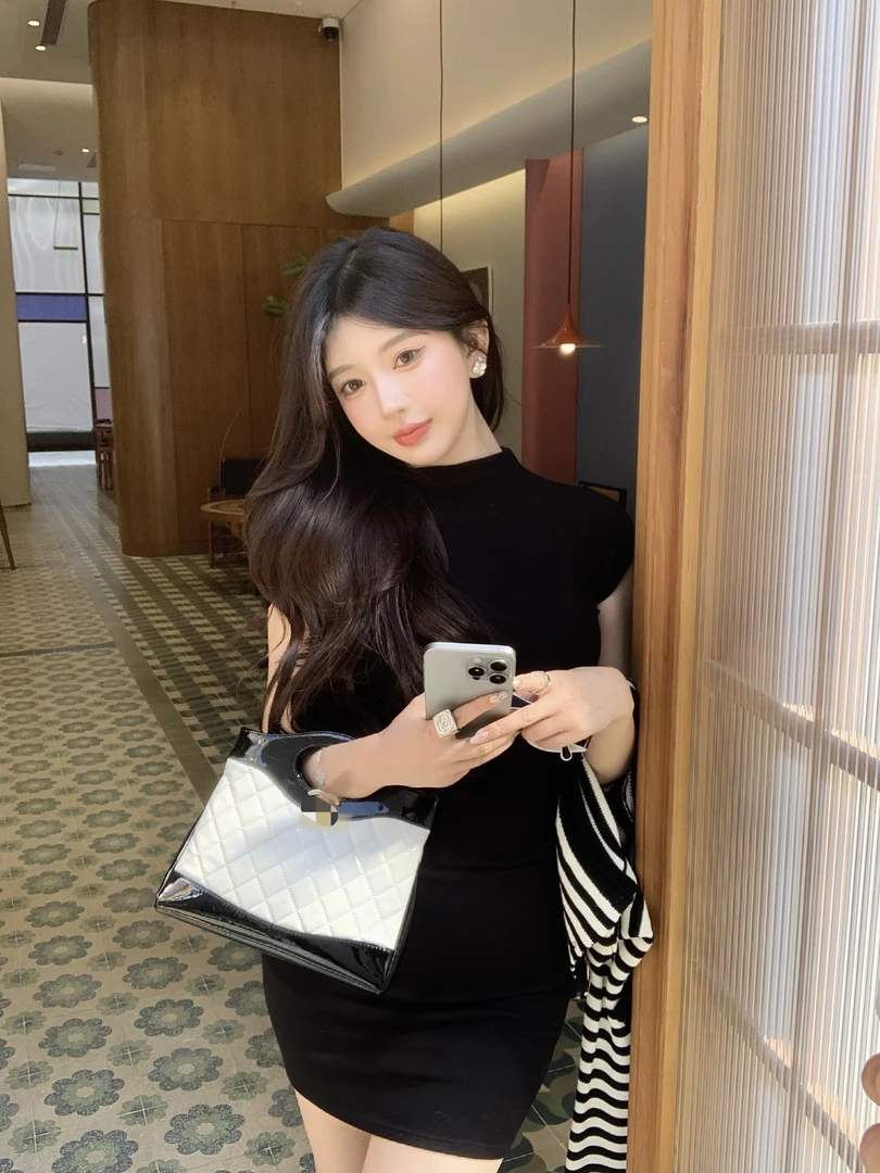 DS【高阶狙击】要漂亮也要舒适 H金体感Y绒合体半高领连衣裙