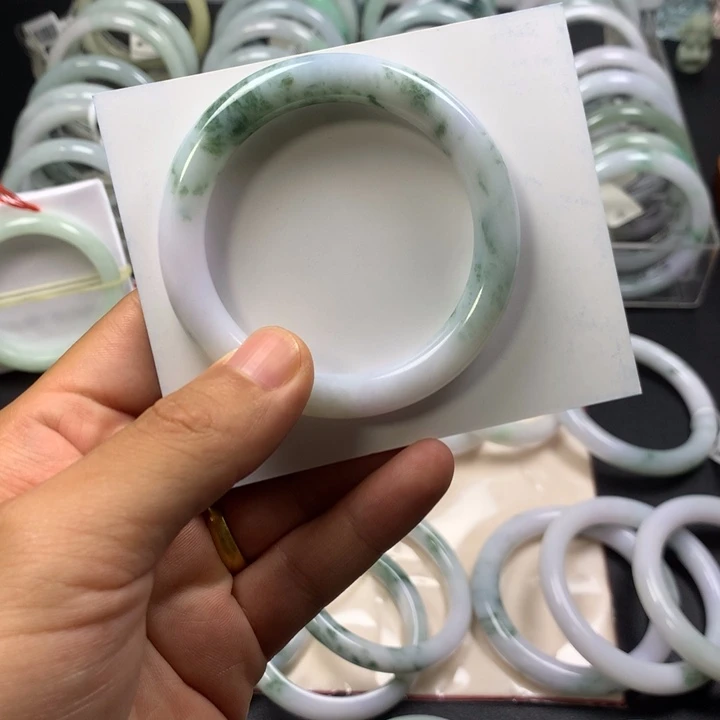 蕊***蕊未镶嵌手镯翡翠天然缅甸翡翠手镯a货