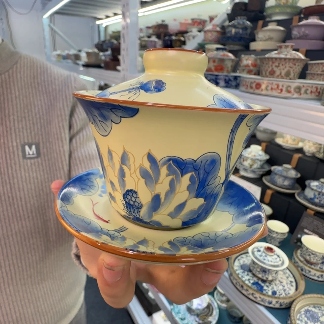 这些盖碗很漂亮我很喜欢！！