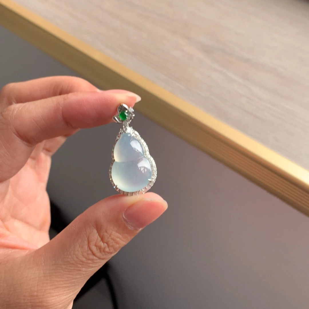 翡翠18K金镶嵌颈饰天然缅甸翡翠葫芦吊坠