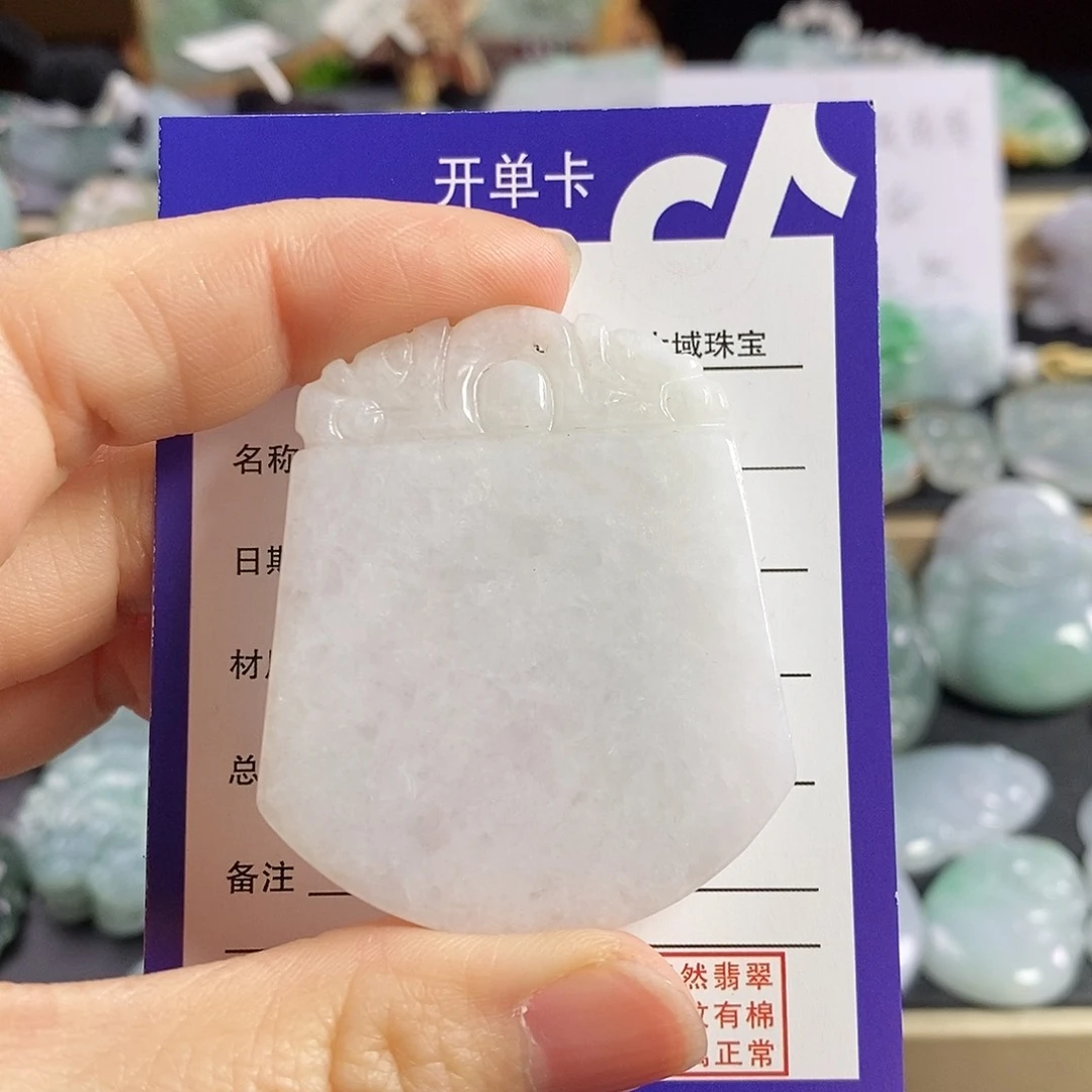 翡翠颈饰未镶嵌无事牌