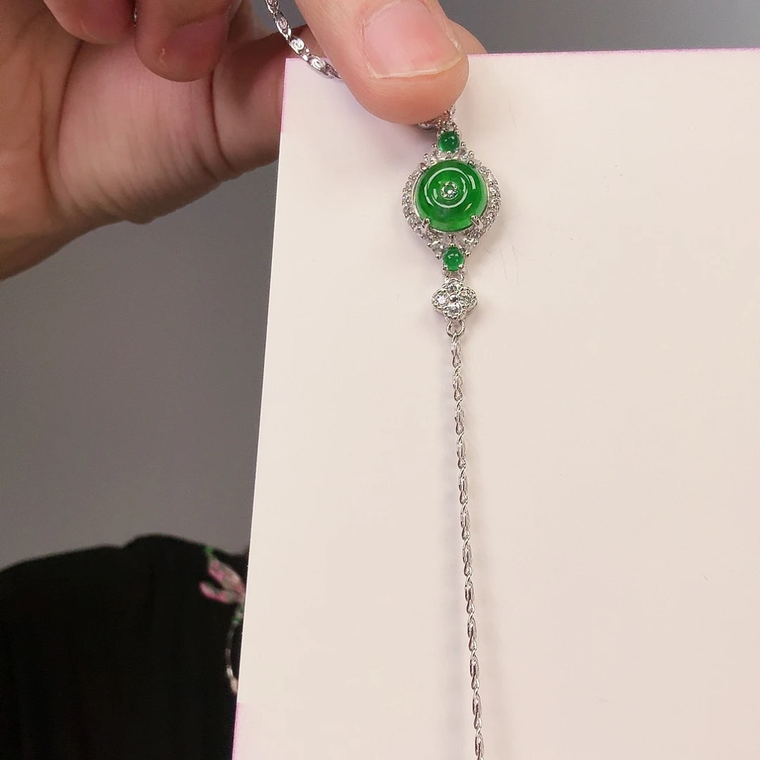 翡翠颈饰未镶嵌一件