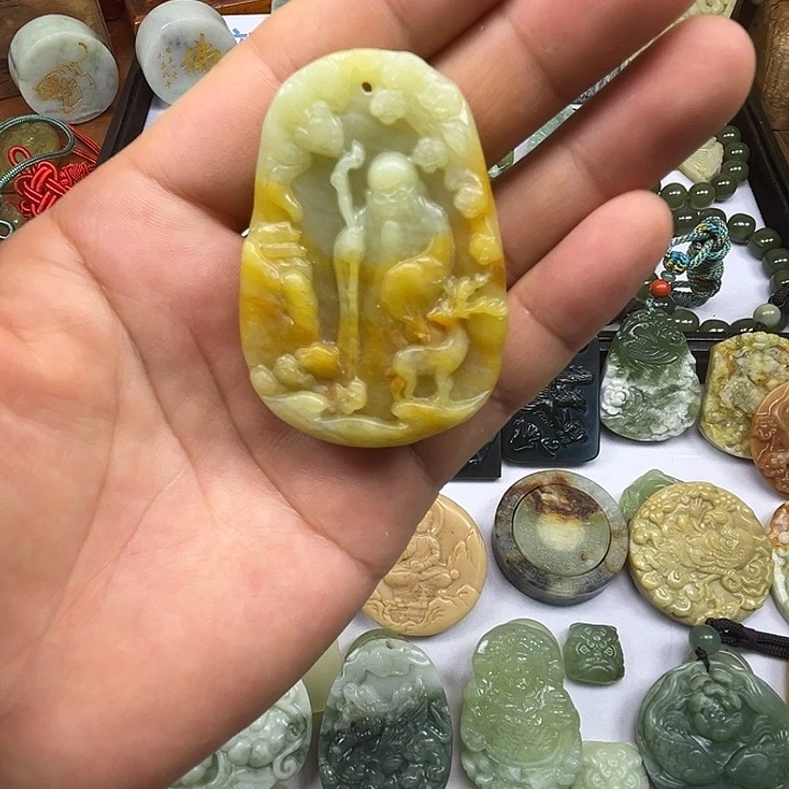 岫玉未镶嵌吊坠(赠链)