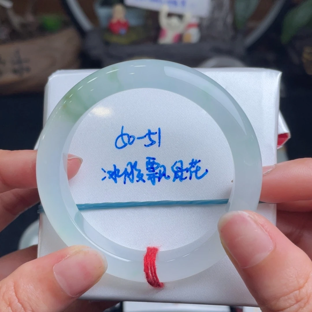 翡翠手镯未镶嵌翡翠手镯