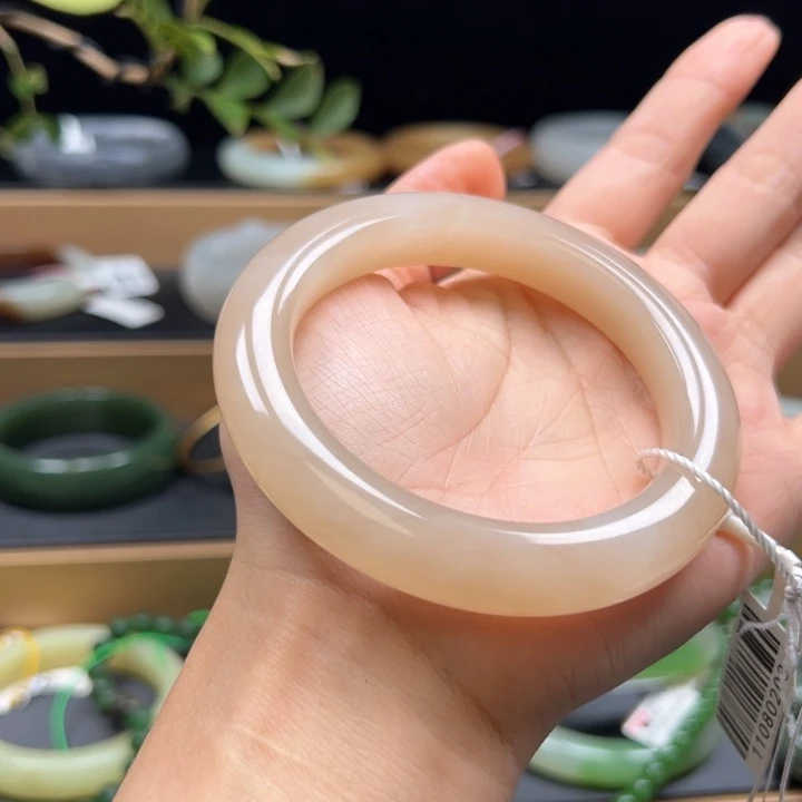 ****儿未镶嵌手链和田玉（碧玉）